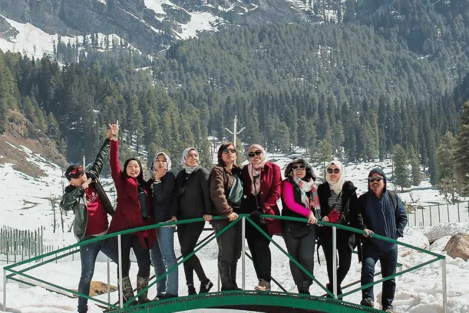 Bond, Laugh, Explore: Kashmir Group Special.