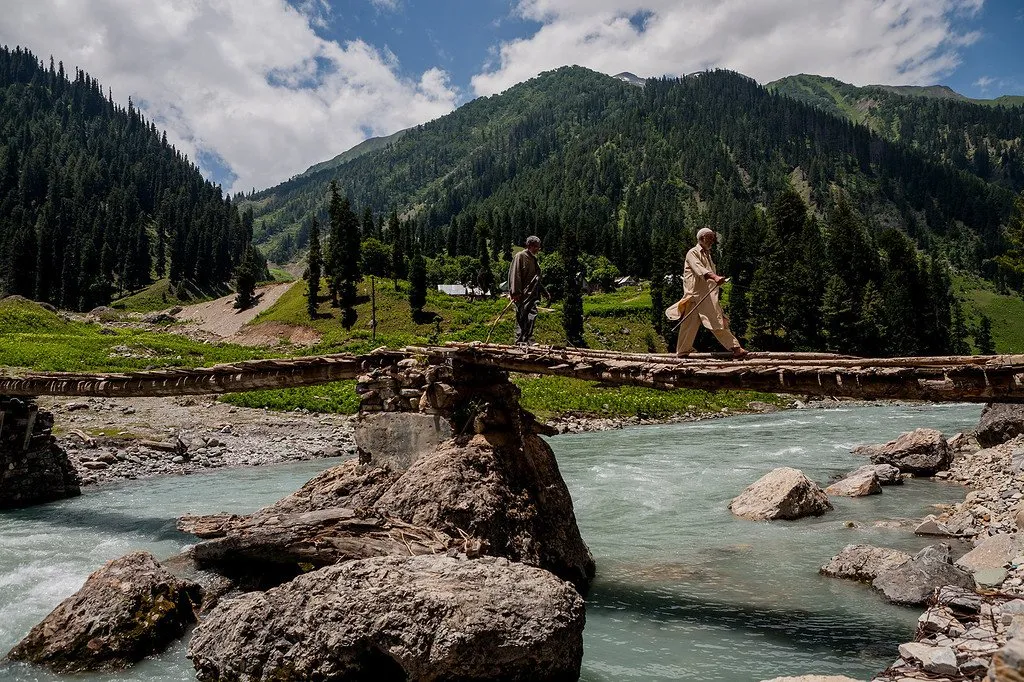 Kashmir Unplugged: Beyond the Postcard, Offbeat Tour.