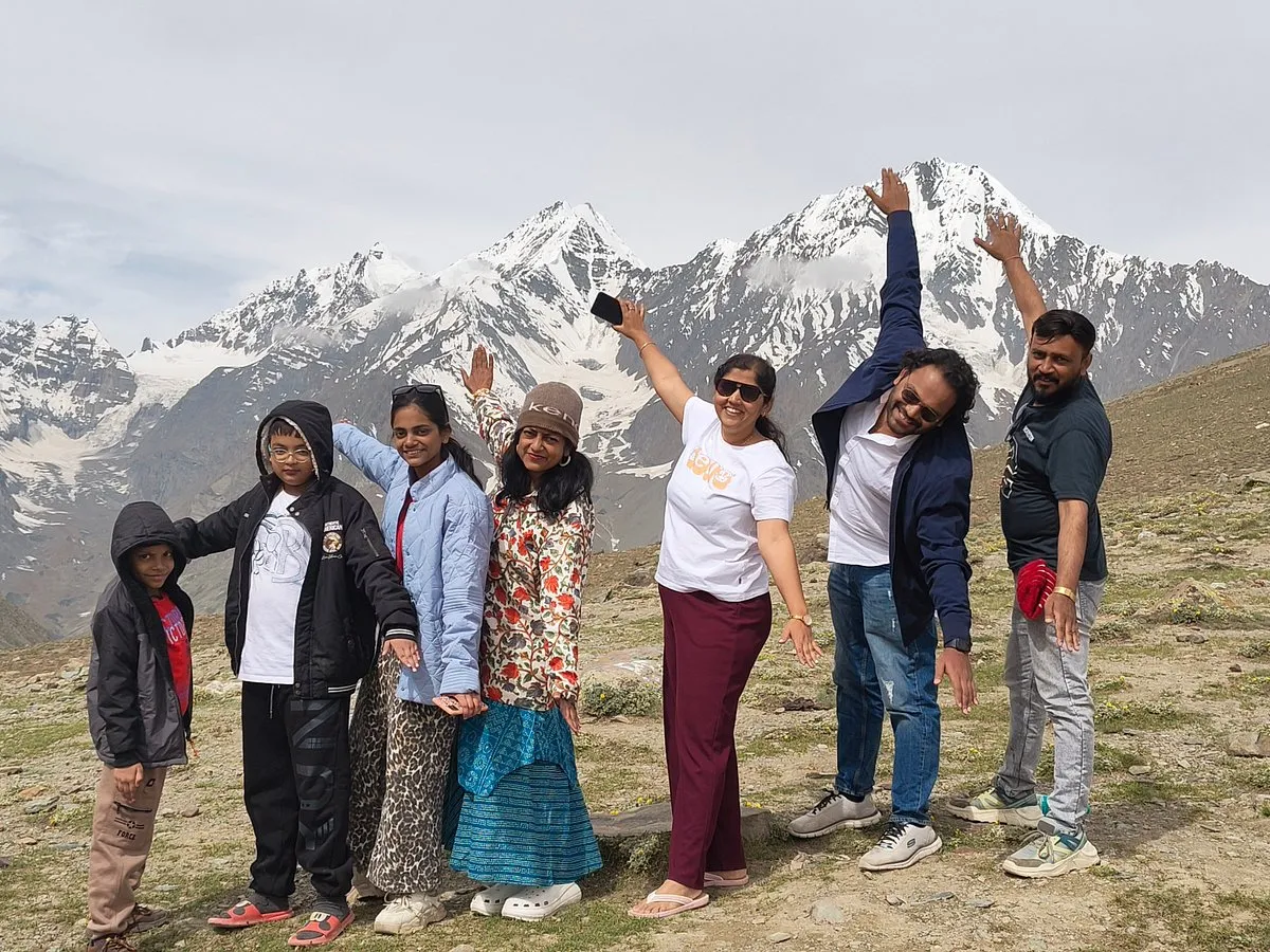 Kashmir Diaries: 4 Nights of Bliss, Bonding & Beauty.