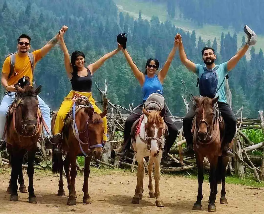 Blissful Kashmir: 6 Nights of Bliss, Bonding & Beauty.